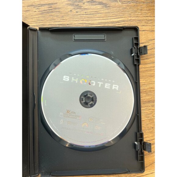 Shooter 2007 DVD Action Thriller Mark Wahlberg Michael Pena Drama Pre-Owned - Picture 3 of 4